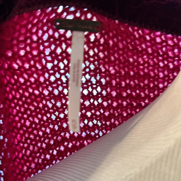 Free People - GORGEOUS Berry Drop Shoulder Tunic Sweater, Deep V, XS, Oversized - Picture 5 of 7